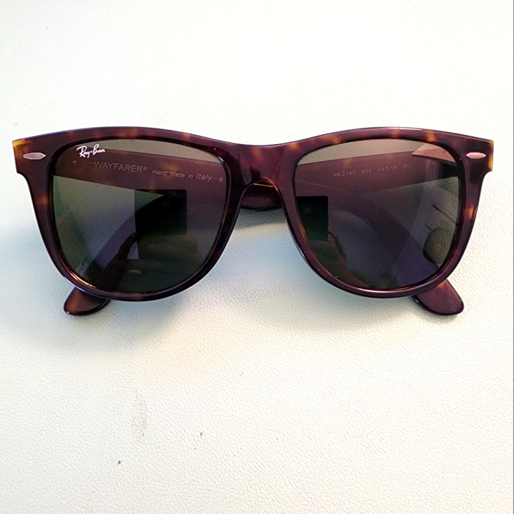 RayBan Original Wayfarer Classic sunglasses